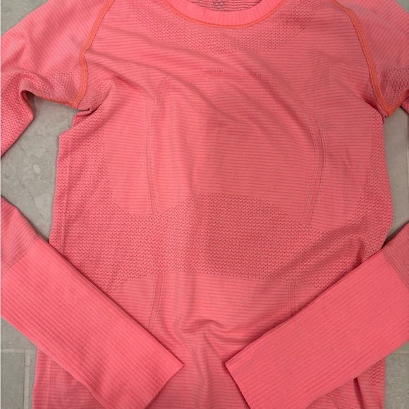 Lululemon Swiftly Tech Long Sleeve Hip Length T-shirt in Heathered Flare Size 6 - Picture 4 of 11